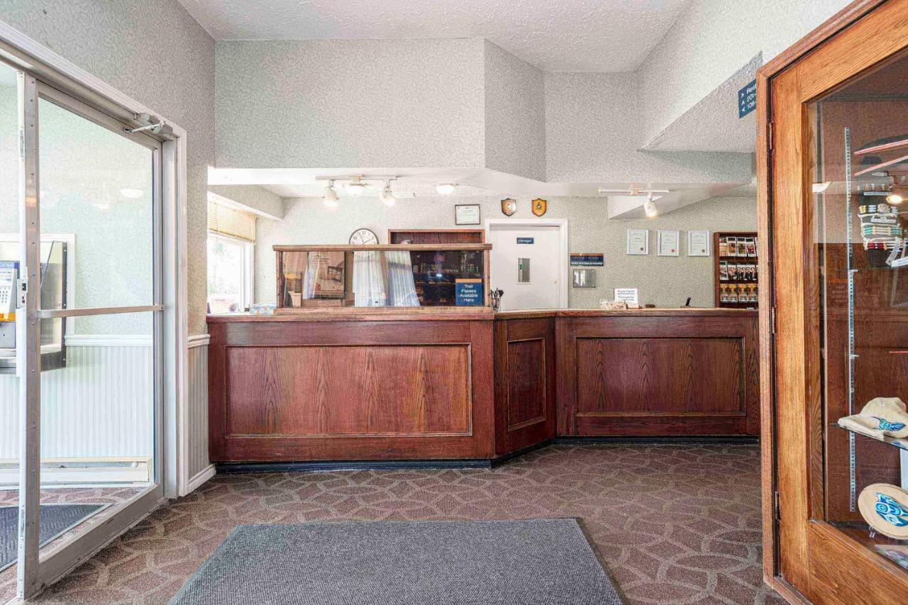 Sandman Inn Mcbride Esterno foto