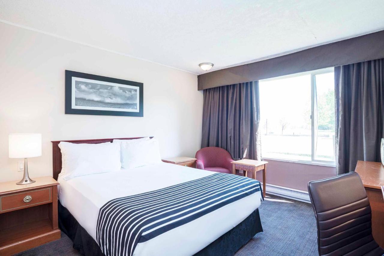 Sandman Inn Mcbride Esterno foto