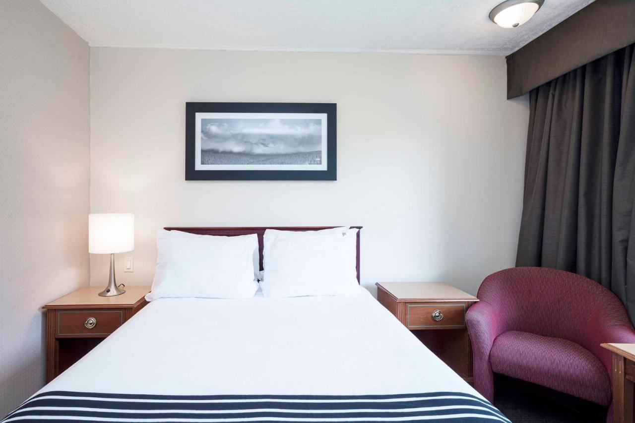 Sandman Inn Mcbride Esterno foto